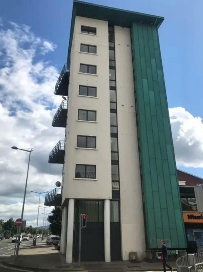 The Sentinel Tower Airport Apartments 巴利曼 外观 照片